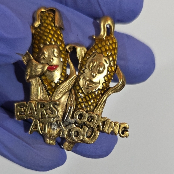 Fall Harvest Corn Brooch – Gold-Tone Yellow Farm-Themed Pin Jewelry - Picture 8 of 10